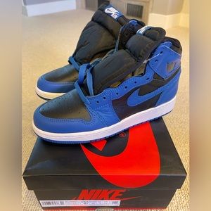 DS 100% Authentic Nike Air Jordan 1 High size 5.5Y (size 7 women’s) Brand New